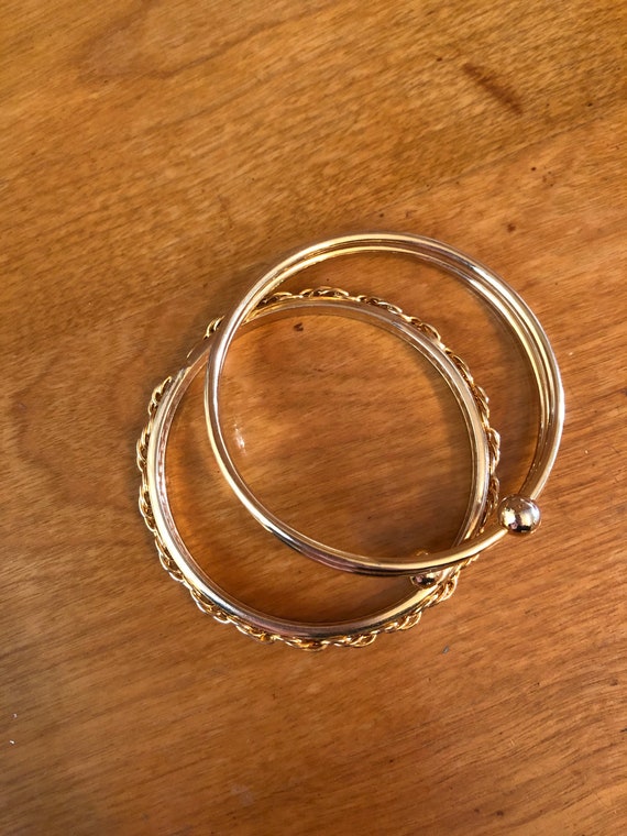 Vintage 80s 90s pair of gold bangles chain link a… - image 5