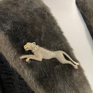 Vintage 80s 90s sleek cat big cat brooch leopard cheetah