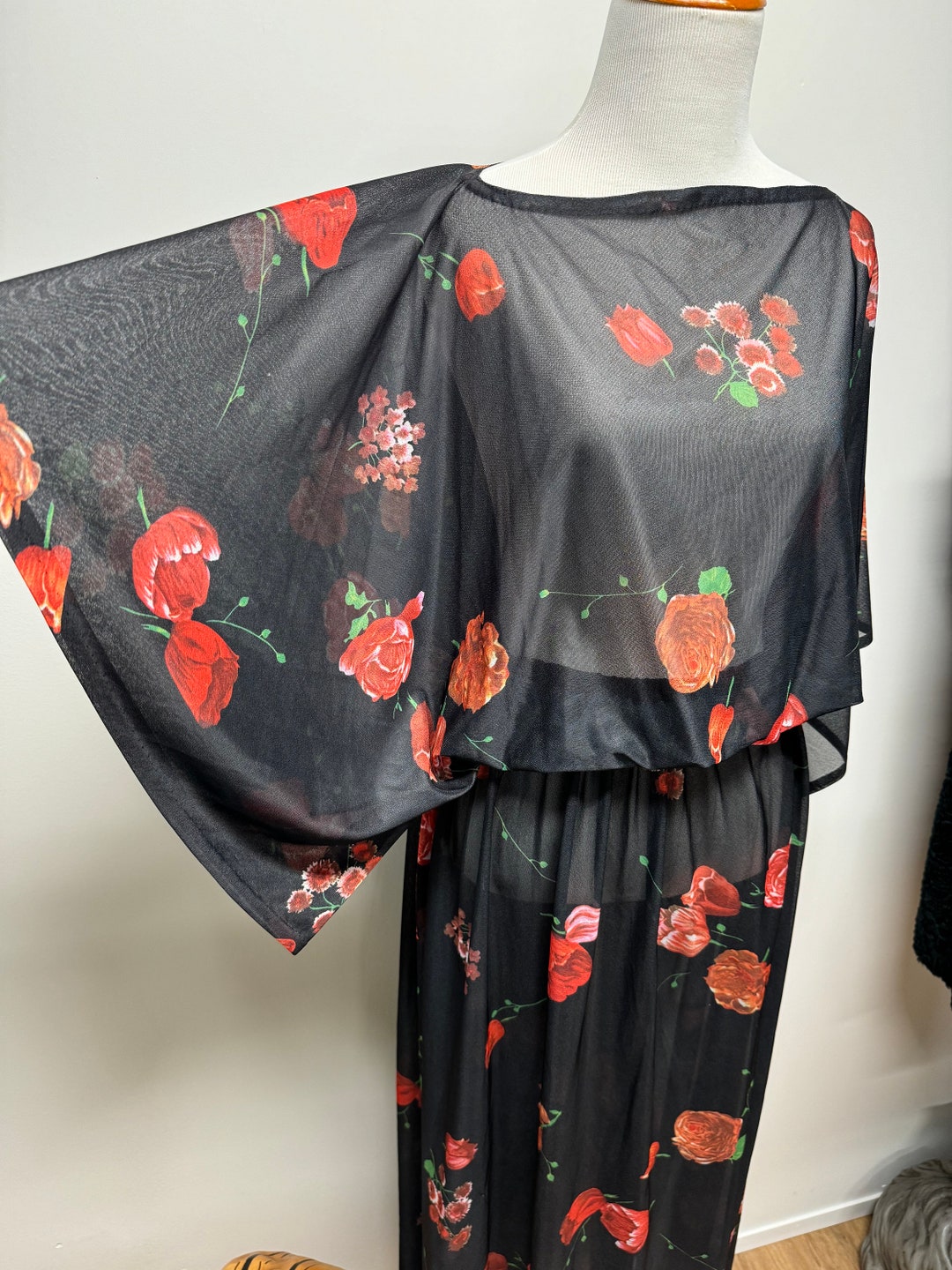 Vintage 70s 80s Red and Black Tulips and Roses Polyester Blousy ...