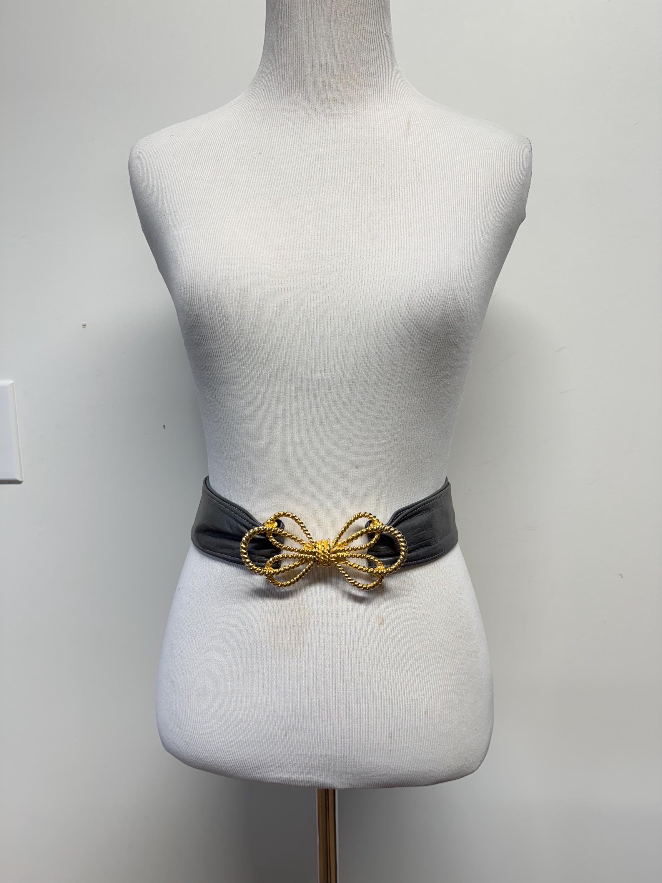 Vintage 70s 80s Dottie Smith Gold Metal Bow Belt Buckle and  display picture 1