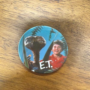 Vintage 80s 1982 E.T. the extra terrestrial movie button movie memorabilia cult classic