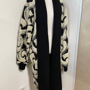 Vintage 80s black and white abstract print duster coat