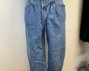 Vintage 80s 90s Cherokee pleated denim with no booty packets and super cute cut