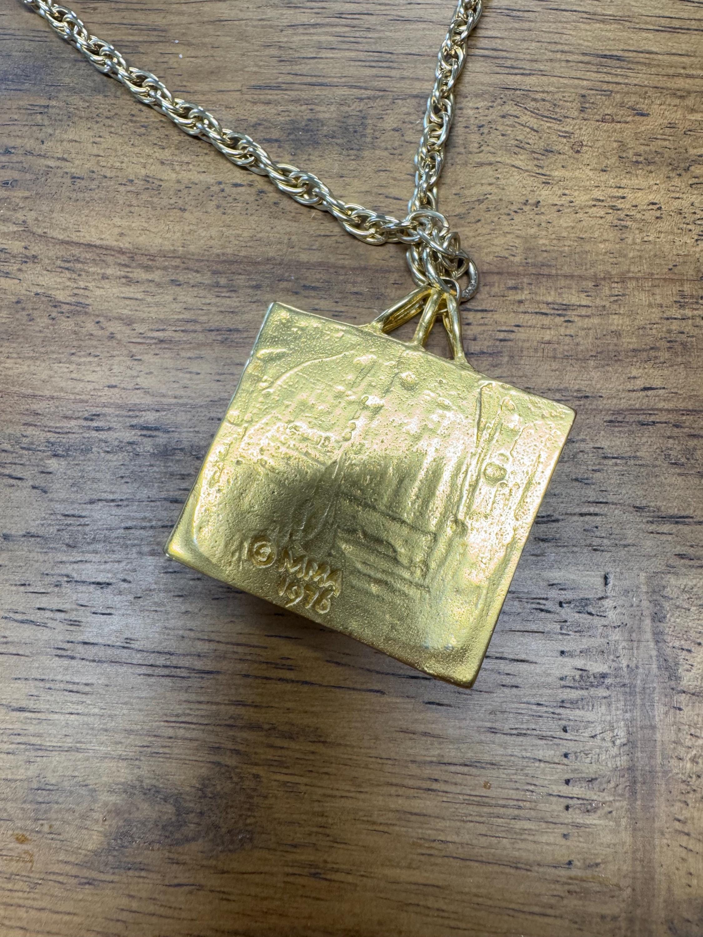 Vintage 70s 1976 MMA Gold Egyptian Symbol Pendant Metropolitan 