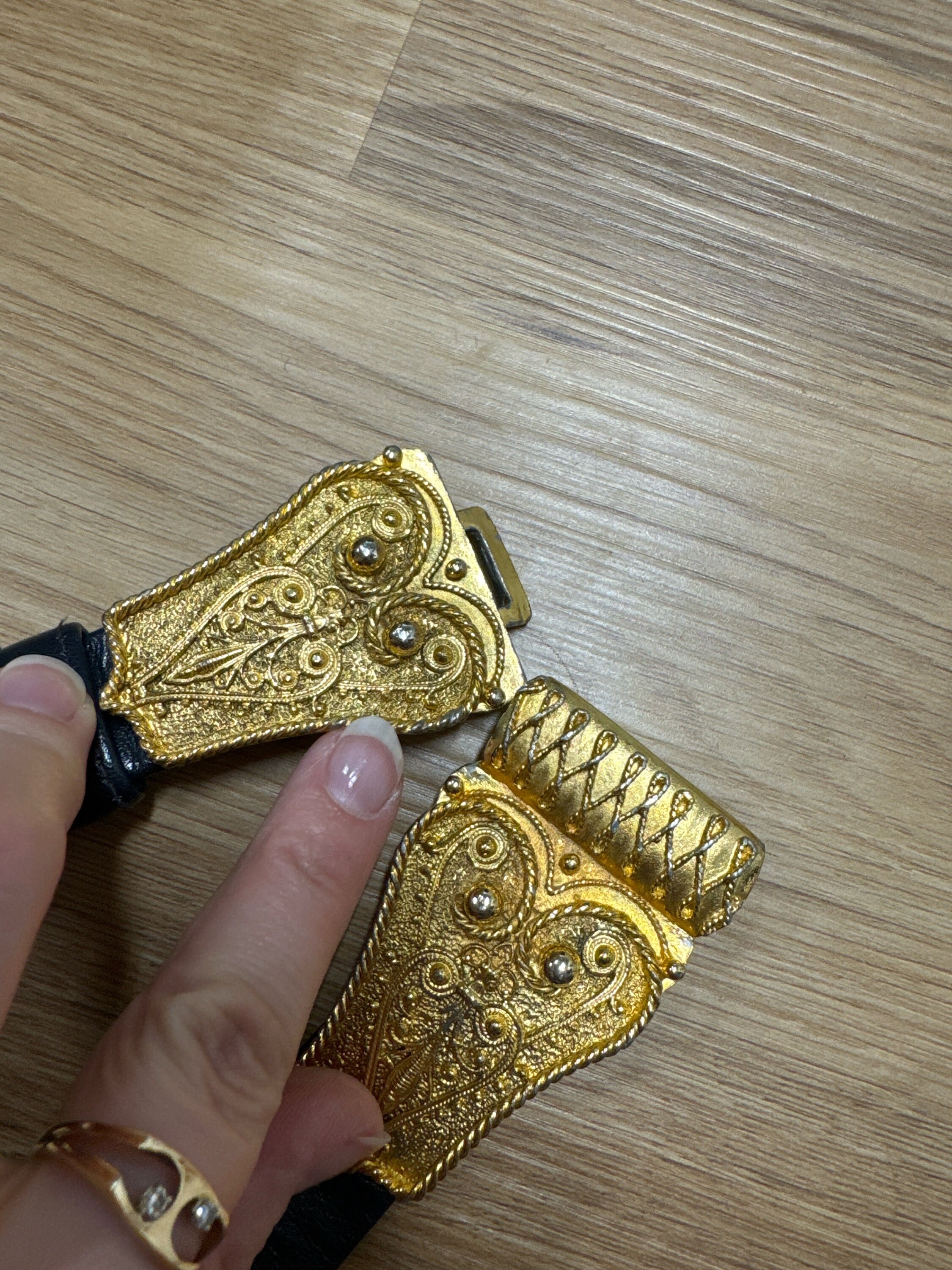 vintage accessocraft nyc Gold Medallion Belt 70\'s Vintage Glove Leather 32 1/4\