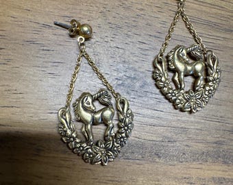 Vintage 80s 90s dangling unicorns on a bed of flowers gold tone earrings