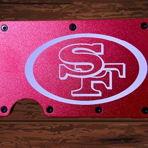 Cartera metálica grabada personalizada de los San Francisco 49ers: billetera delgada y duradera con bloqueo RFID para hombre y mujer.