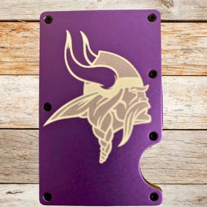 Cartera de metal grabada de Minnesota Vikings: tarjetero con bloqueo RFID elegante y duradero