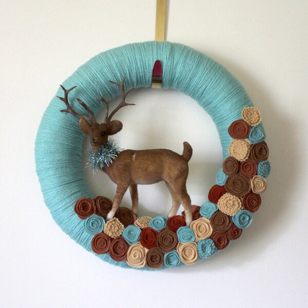 Brown Deer Wreath, Winter Wreath, Woodland Wreath, Yarn and Felt Wreath, 14 inch size