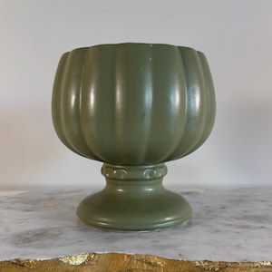 McCoy Floraline 491 USA Pedestal Planter Matte Avocado Green Pottery Cachepot MCM 1970s Vintage Decor