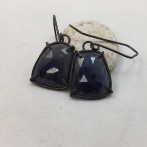 Rose Cut Sapphire Oorbellen Prong Set in zilver
