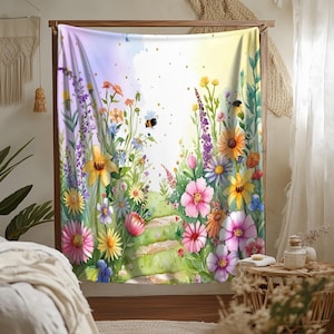 Watercolour Flower Garden Blanket with Bee Design – Soft Sherpa Fleece Throw for Cosy Comfort, Gift for Nature Lover, Winter Blanket.
