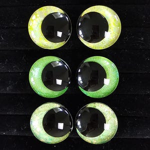Olhos de segurança com glitter pintados à mão para bichinhos de crochê - Kit com 3 unidades para montar o seu próprio conjunto em tons vibrantes de verde. imagem 2