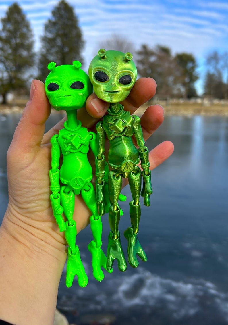 Articulated 3D Printed Space Alien Figure Sensory Toy Custom Desk Decor ...