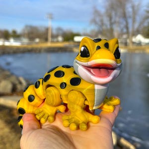 Articulated 3D printed Leopard Gecko Lizard Figure Salamander Custom Desk Decor Adorable Figure Moveable Figure Cute Animal Unique Critter