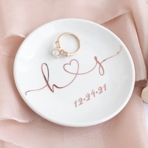 Personalized Ring Dish Wedding Ring Holder Engagement Gift Birthday Custom Wedding Ring Dish Bridal Show Bachelorette Favor Free Shipping