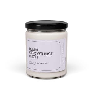 Vela de soja perfumada, 'SOY UNA PERRA OPORTUNISTA', 9 oz, huele la oportunidad, vela divertida para Boss Babe, vela con cita inspiradora,