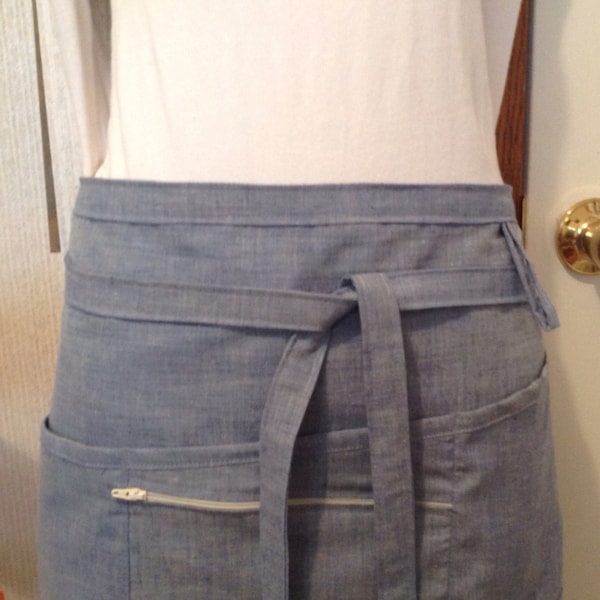 Vendor apron with zippered pocket chambray