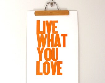 Live What You Love boekdruk Poster (oranje)