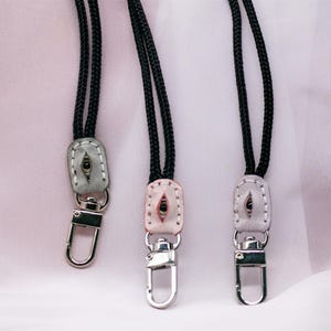 Lanière personnalisée en cuir véritable, porte-carte d'identité, porte-clé, lanière de téléphone, lanière personnalisée avec yeux, cadeau de Noël