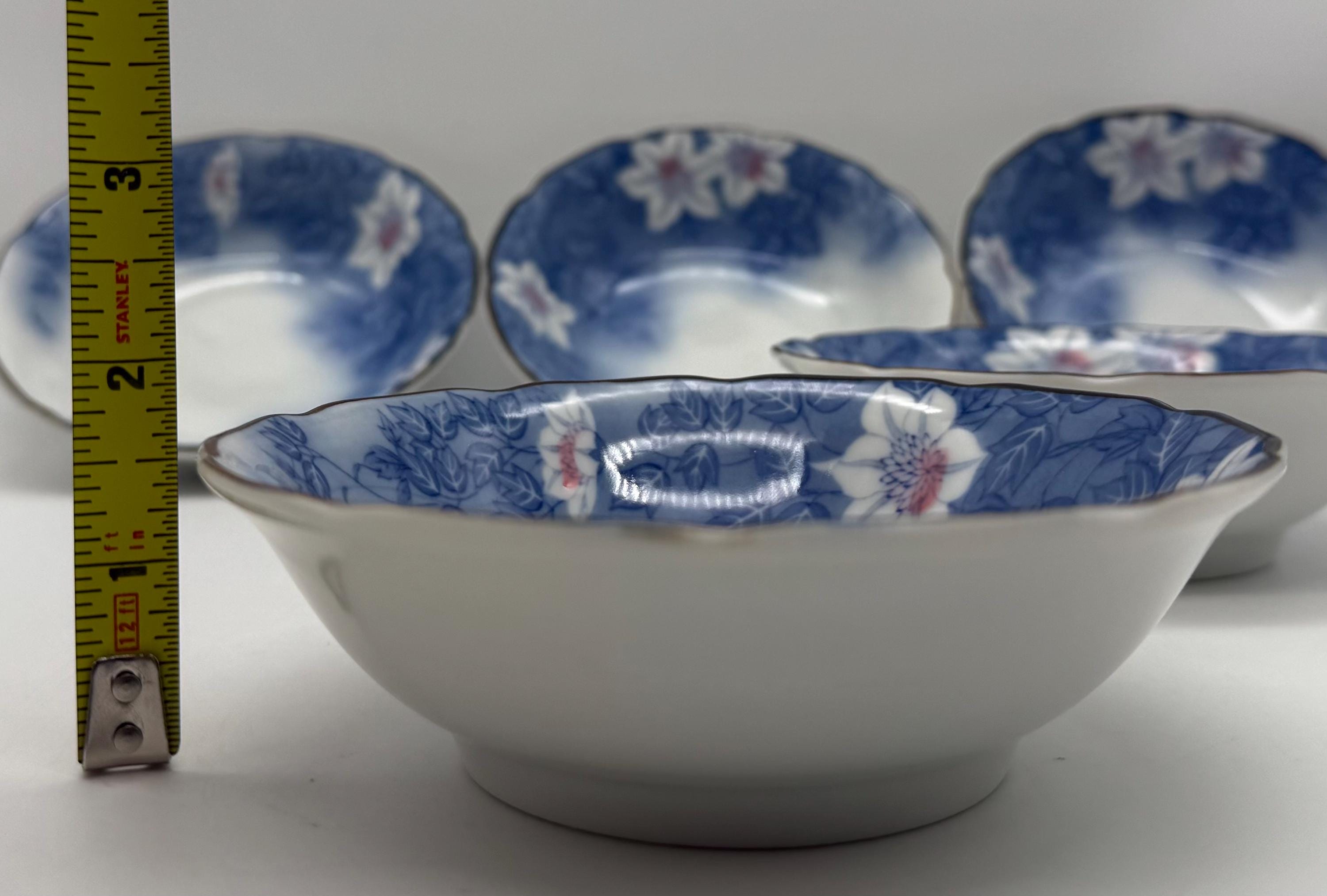 青い花柄 ボウル 4個セット 約25cm 青い花柄 ボウル 4個セット 約25cm 日本の青い花のデザインボウル