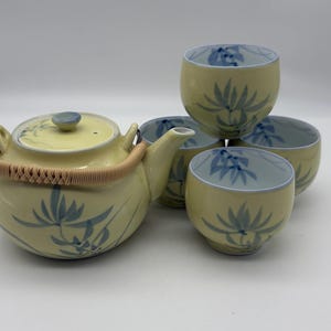 Vintage Japanese Arita Ware Teapot and 4 Tea Cups