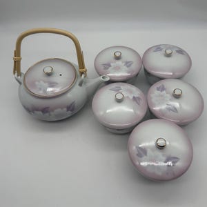 Japanese Arita Ware Floral Design Tea Set With Teapot and 5 Tea Cups With Lids