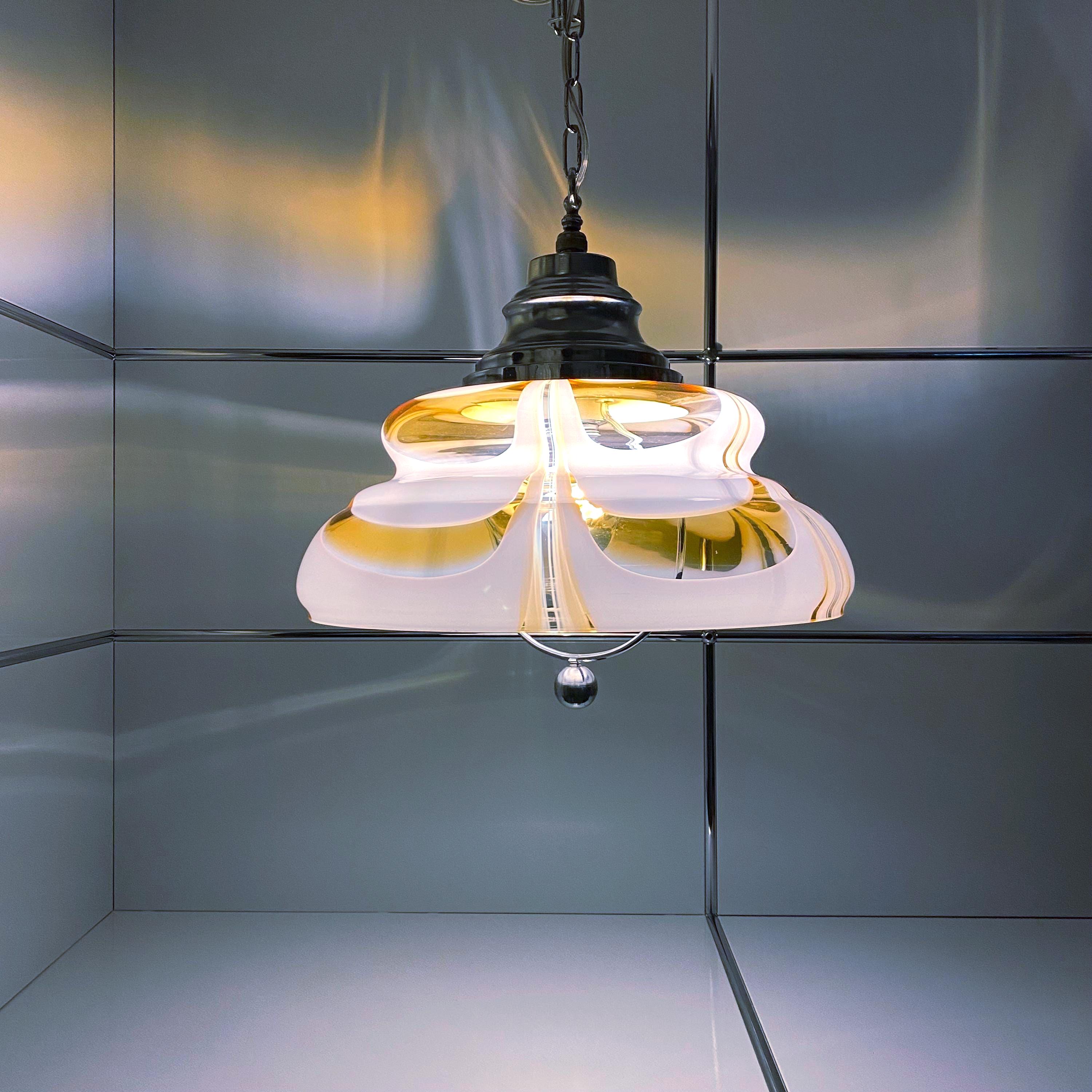 ミッドセンチュリーモダンのインテリアに最適なムラーノペンダント