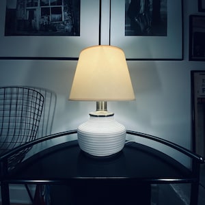 Lampada da tavolo in ceramica di metà secolo, Hollywood Regency, elegante design modernista