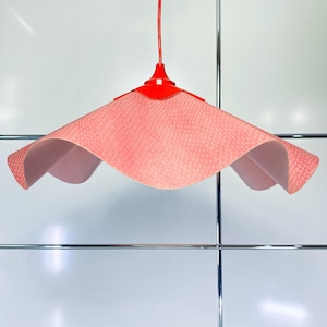 Wavy Red Pendant Light – Modern Sculptural Plastic Lamp