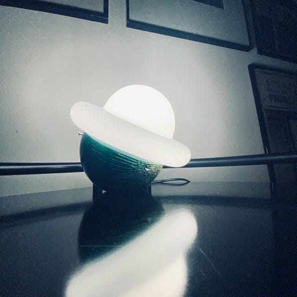 Reserviert für F. UFO Lampe 1960er Jahre, Mid Century Space Age Weiße Murano Opaline Tischlampe