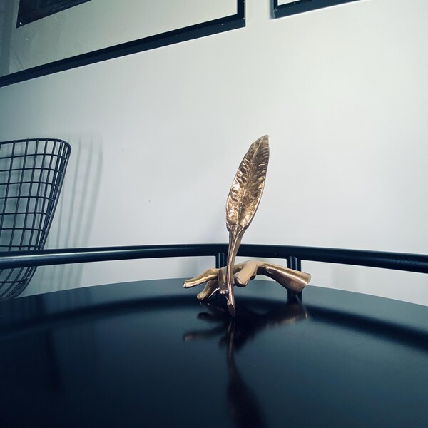 Vintage 1980er Jahre YVES LOHE Bronze Skulptur, Main a la Plume, französischer Künstler signierte Kunststück
