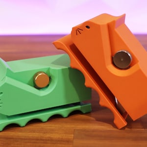 Cortador de papelão de metal ultra durável para arranhadores de gato M5 V2 | Compostagem, arranhador de gato faça você mesmo, ferramenta de reciclagem de papelão portátil, brinquedo de gato