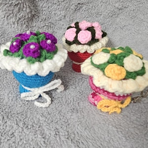 Mini Crochet Flower Bouquet Keychain Personalized Bouquet Custom Colors Handmade Floral Gift Backpack Charm Cute Keychain