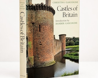 Vintage 1975 Castles of Britain - Christina Gascoigne Hardcover Book