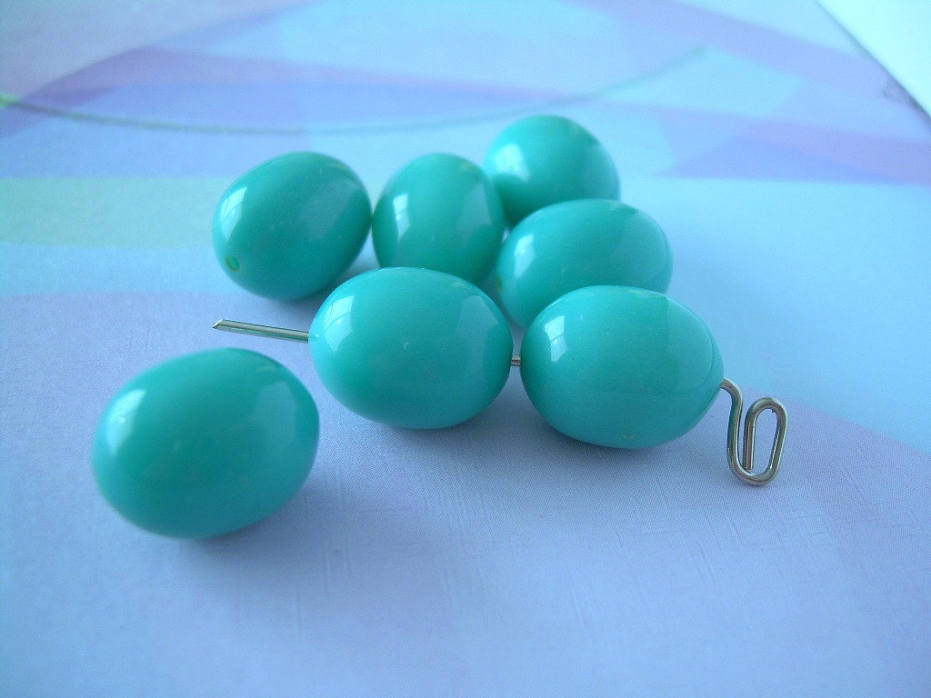 7 Turquoise Blue Robin Egg Vintage Lucite Beads Chubby Oval