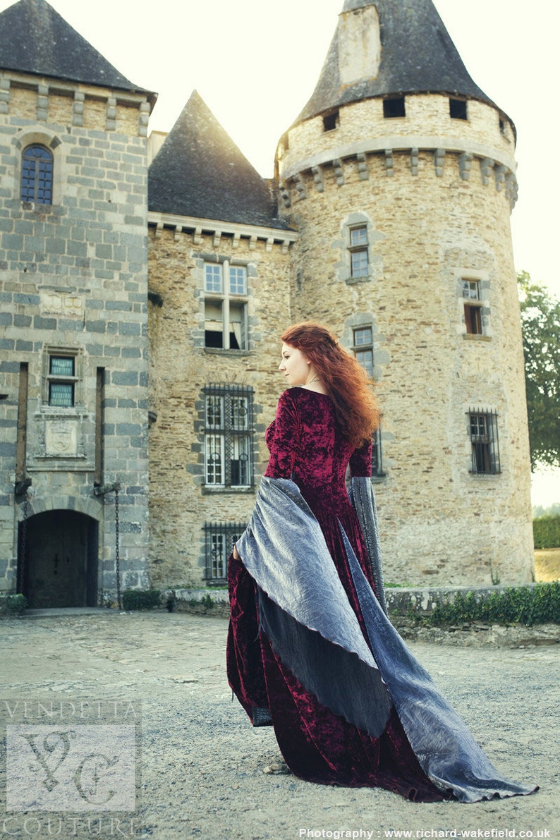 Ром хозяйка замка. Девушка в стиле средневековья. Девушка в средневековом замке. Фотосессия в стиле средневековья. Съемка в средневековом стиле.