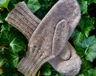 Mitones de lana tejidos a mano: mitones cálidos de invierno en beige jaspeado sin costuras