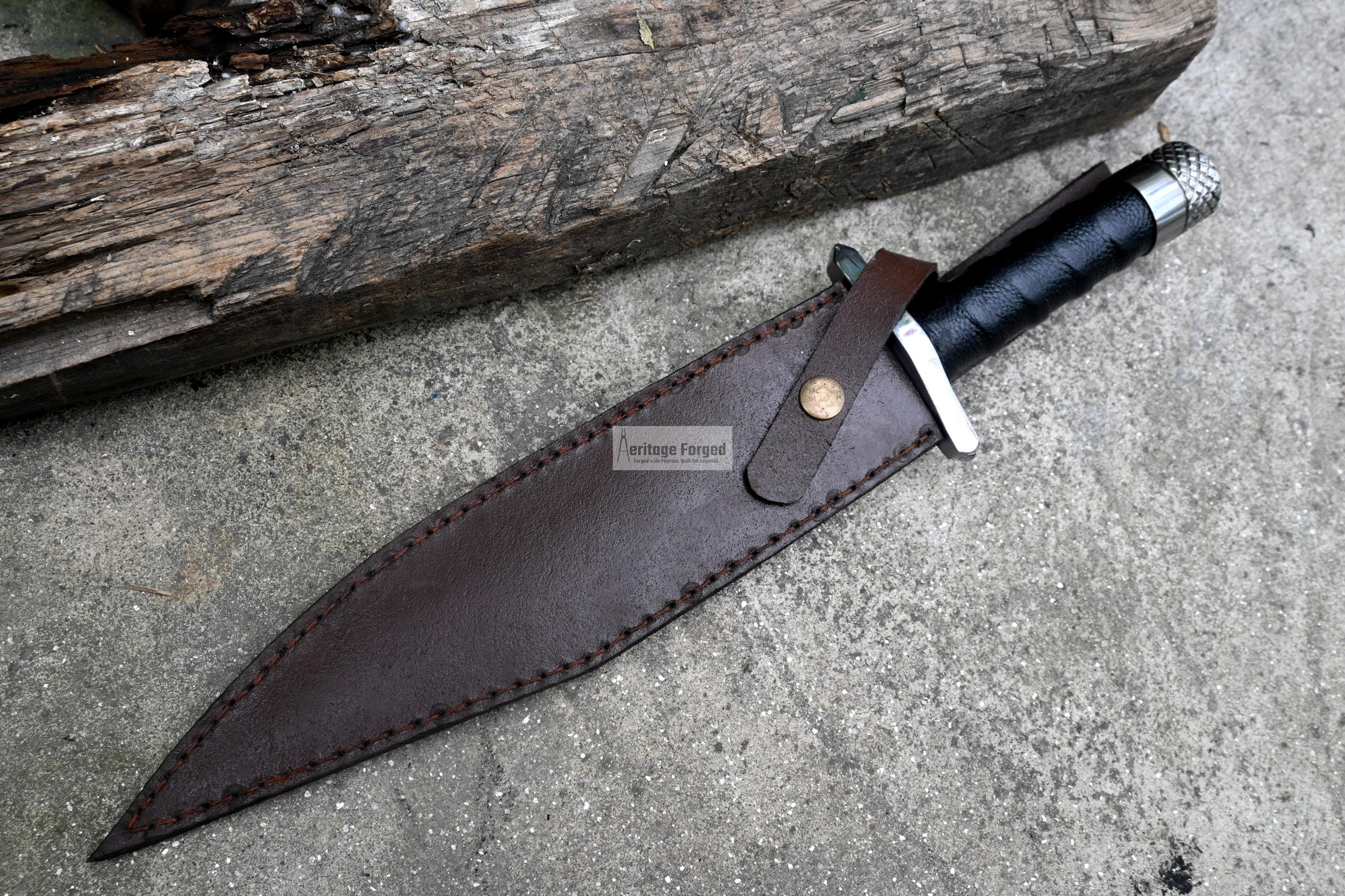 Coltello Artigianale Lavorato Interamente Fatto A Mano Con Lama Damascata Con Fodero