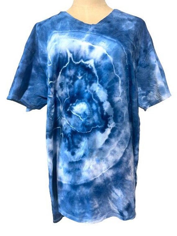 Men's XL V-Neck Cotton T-Shirt with Indigo Blue Hand Dyed Geode Pattern