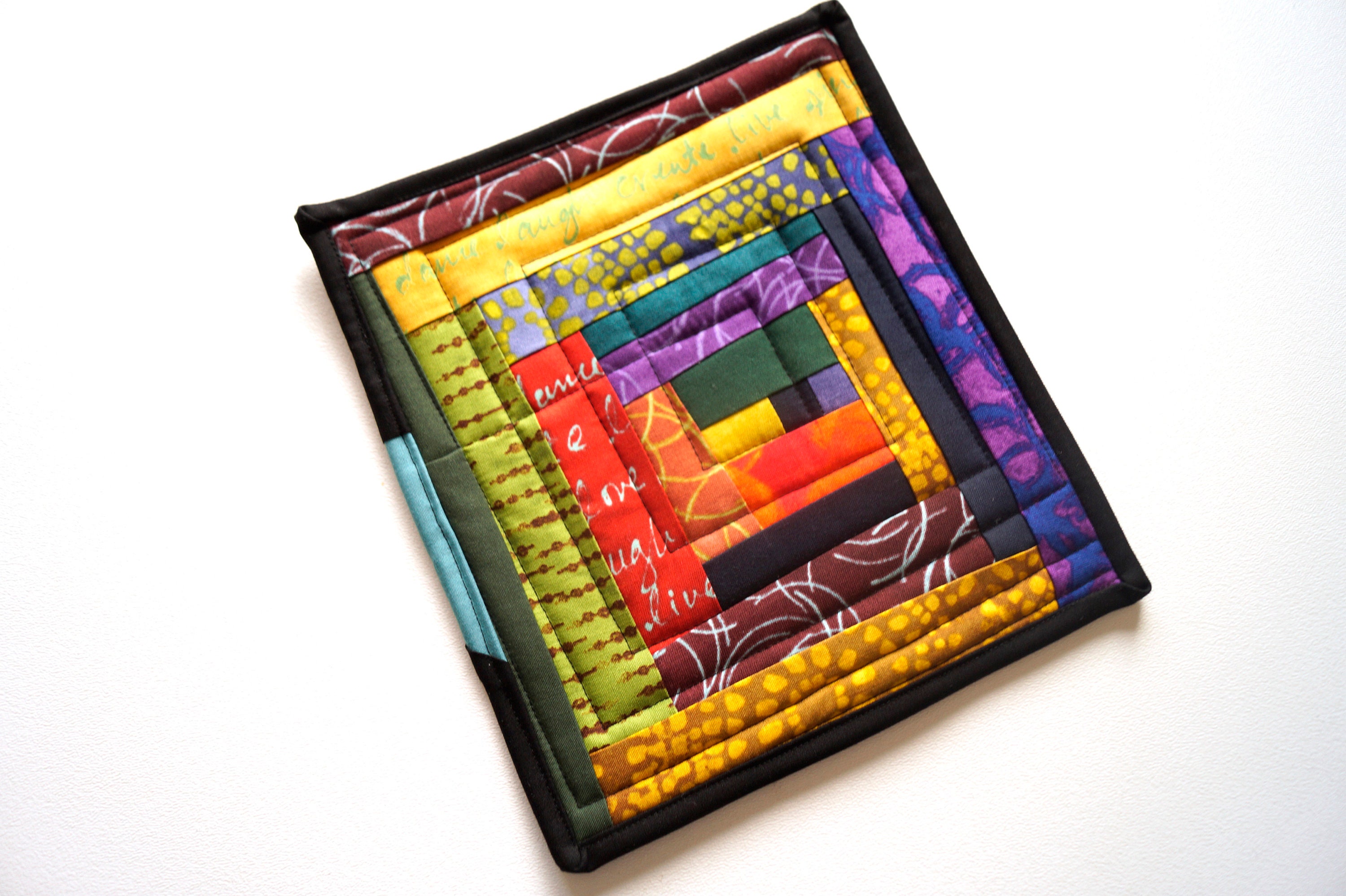 Download Quilted Pot Holder with Colorful and Vibrant Fabric Patchwork