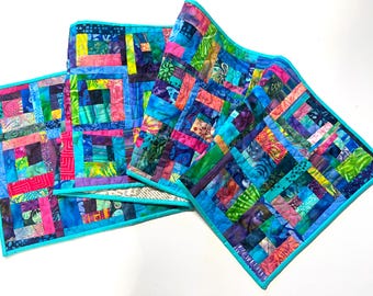 Camino de mesa de patchwork acolchado con telas batik de colores