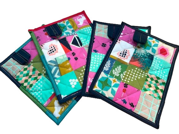 Pocket Pot Holders with Retro Quilted Fabric Patchwork