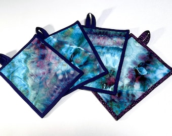 Agarraderas de tela acolchada con tela teñida a mano de colores