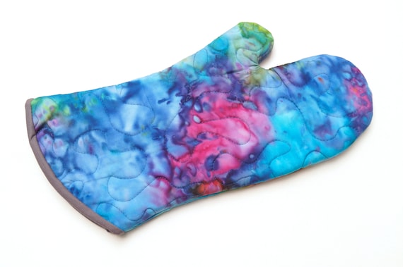 Quilted Oven Mitt in Colorful Batik Fabric, Marbled Rainbow Cloth Kitchen Linen with Hanging Tab Option