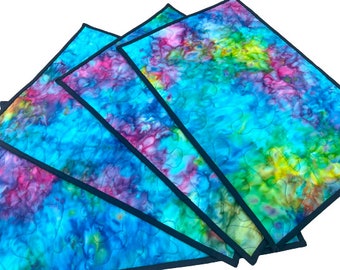 Manteles individuales acolchados con tela de algodón teñida a mano de colores, juego de cuatro