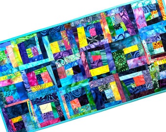 Camino de mesa de patchwork acolchado en vibrantes telas batik, tapiz de pared batik moderno y colorido.
