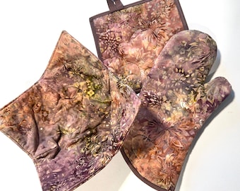 Manopla de horno, funda para microondas o agarraderas de tela floral acolchada en batik rosa