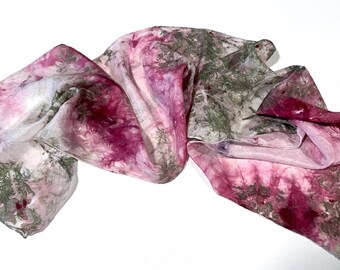 Bufanda de seda Habotai teñida naturalmente con hielo en rosa y verde