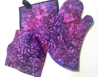 Quilted Batik Fabric Oven Mitts, Pot Holders and Bowl Cozy with Purple Floral Pattern
